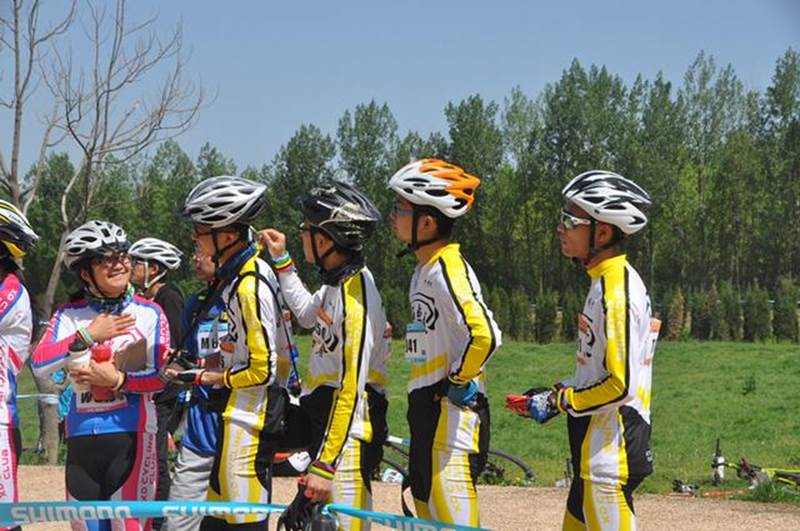 说明: 2016“喜德盛杯”首届陕西高校自行车交流赛在未央宫遗址公园