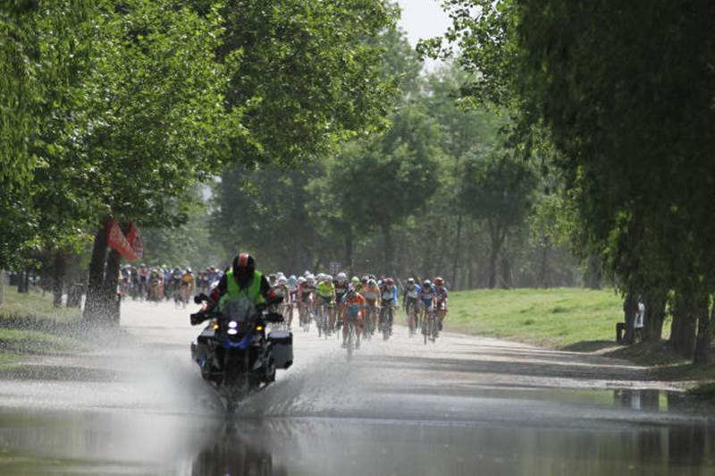说明: 2016“喜德盛杯”首届陕西高校自行车交流赛在未央宫遗址公园