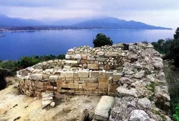 希腊考古学家宣布：亚里士多德之墓被找到了