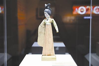 彩绘木胎舞女佣