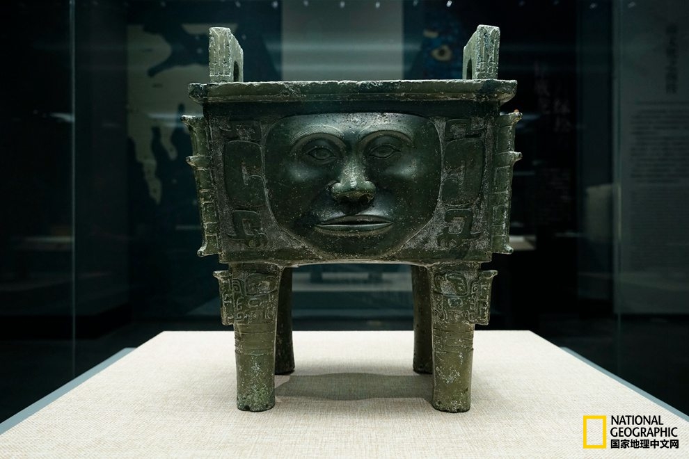 这可能是历年最全的青铜器展,八家博物馆重器齐聚三星堆