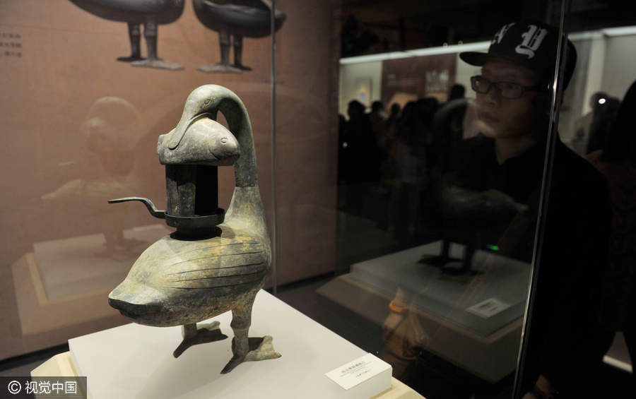 Precious relics of debauched king on display in Jiangxi