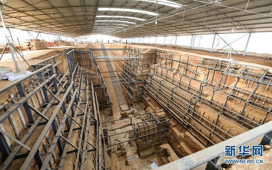 Large-scale ancient tomb excavated in C China’s Henan