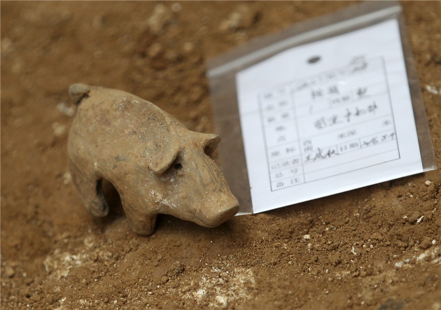 Large-scale ancient tomb excavated in C China’s Henan