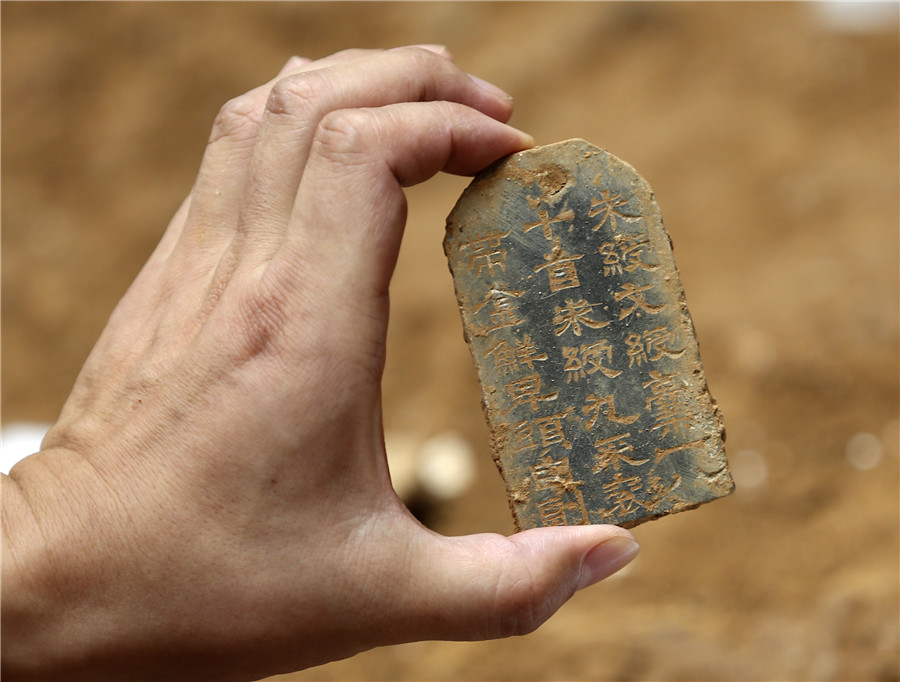 Large-scale ancient tomb excavated in C China’s Henan