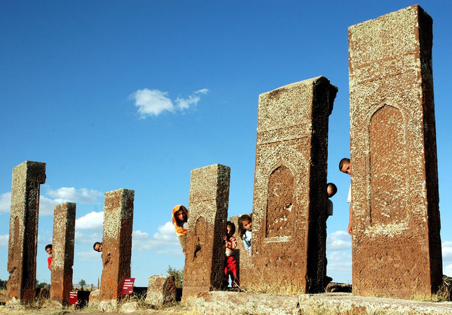 Authorities promoting Ahlat, its cultural value to the world
