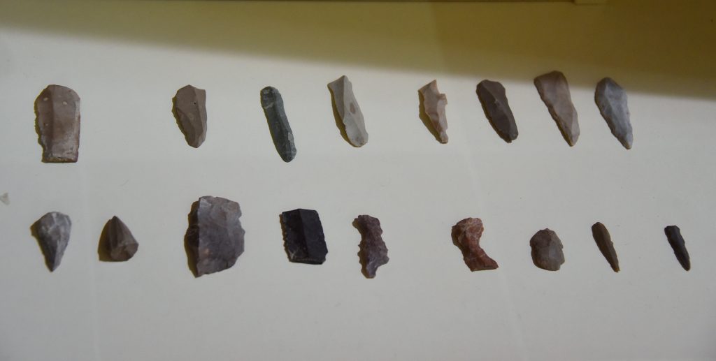 Cutting blades/stones, which were found at the Paleolithic caves of Shanidar (in Erbil Governorate) and Hazar Merd (in Sulaymaniyah Governorate), Iraqi Kurdistan. Circa 60000-45000 BCE. Erbil Civilization Museum, Iraqi Kurdistan. Photo © Osama S. M. Amin.