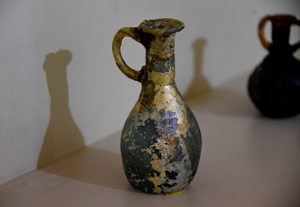 A glazed glass jar. From modern-day Iraq; precise provenance of excavation is unknown. Sassanian period, 224-651 CE. Erbil Civilization Museum, Iraqi Kurdistan. Photo © Osama S. M. Amin.