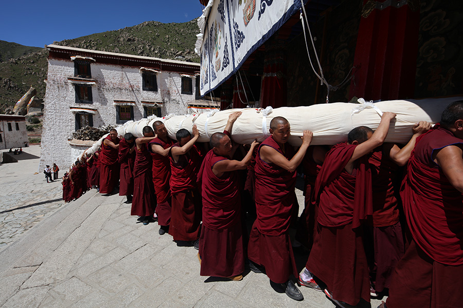 Witnessing the Buddha's unveiling