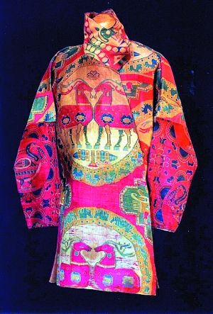 纽约拍卖会上“鹿布”缝制的锦袍