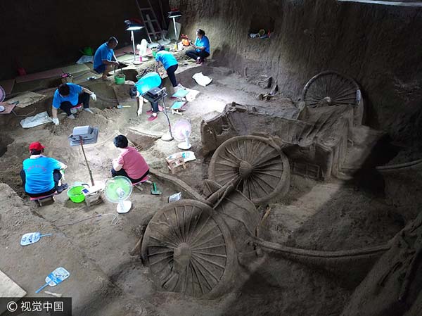 Luxury noble vehicles unearthed in Henan