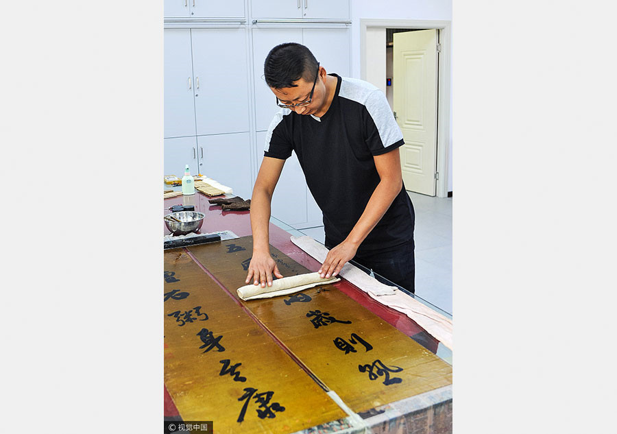 Restorers revive cultural relics at Fuxi Temple in Gansu