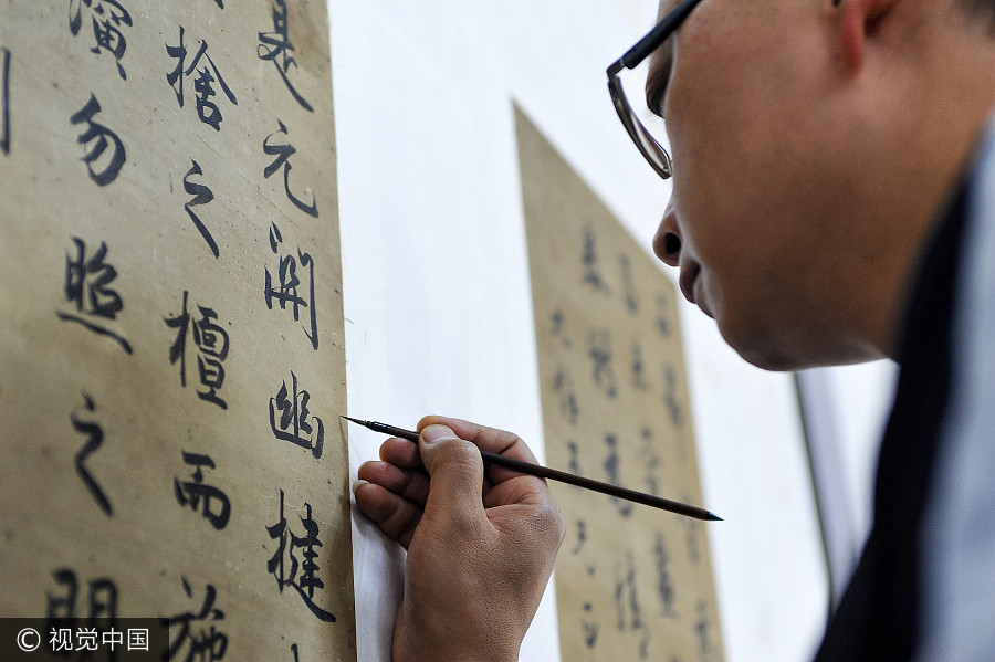 Restorers revive cultural relics at Fuxi Temple in Gansu