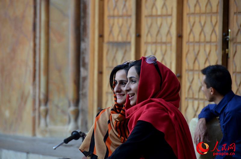 喜欢拍照的伊朗美女