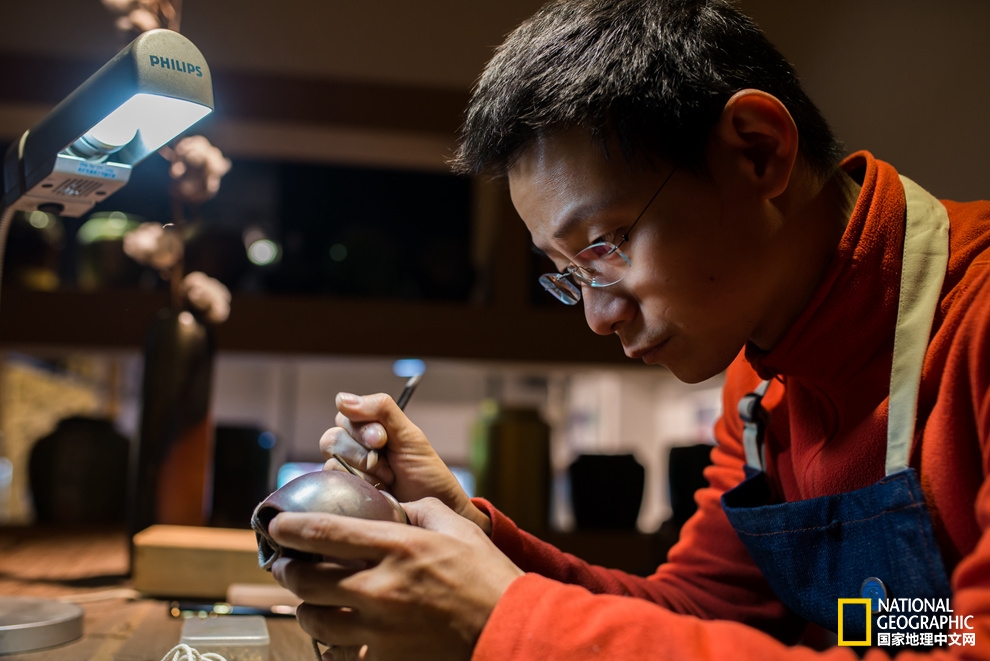 锔瓷 | 这手艺居然能把碎掉的瓷器升华为另一种艺术品！