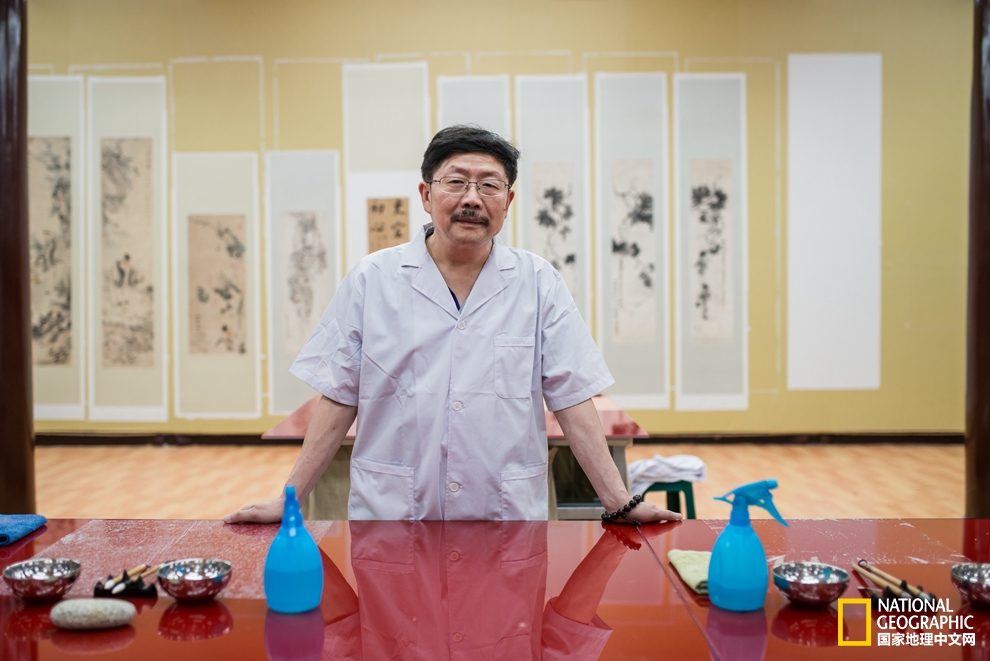 你在故宫修文物，他在民间修书画！