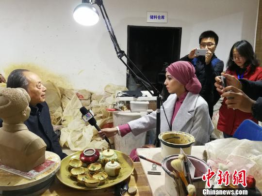 外媒记者走进长沙铜官窑追寻丝绸之路文化传播交融印记