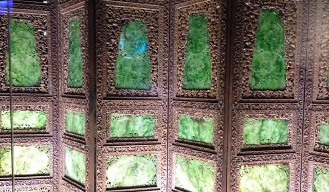 曾被汪精卫送给日本天皇的翡翠屏风,现存台北故宫博物院 曾被汪精卫送给日本天皇的翡翠屏风,现存台北故宫博物院