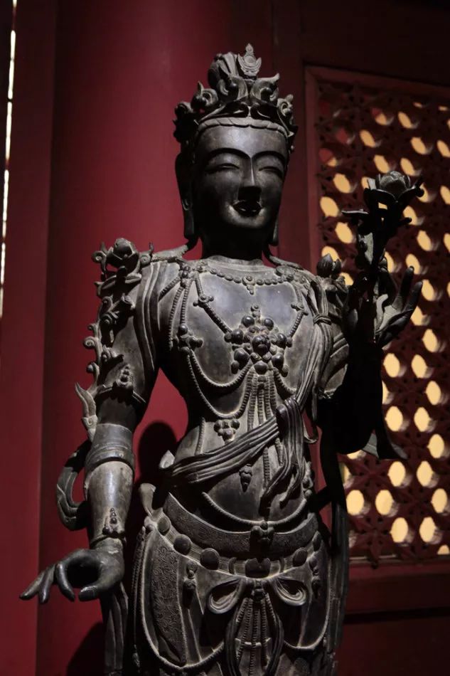 美国这座荒凉的小城,竟然因为中国的8000多件文物火了!