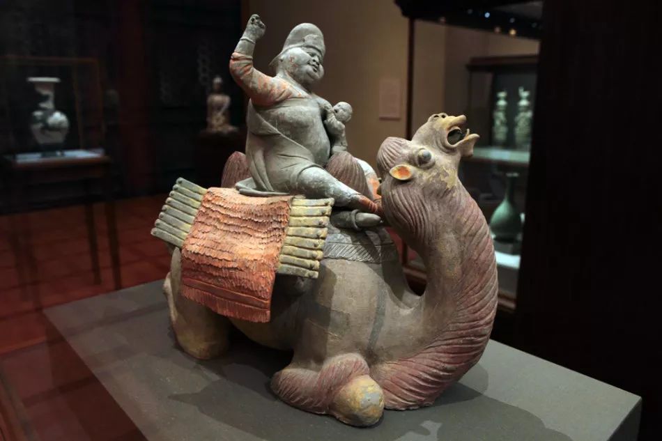 美国这座荒凉的小城,竟然因为中国的8000多件文物火了!