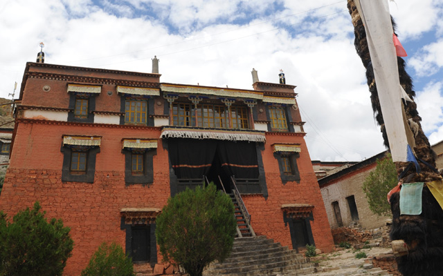 嘎东參卓林寺一角.jpg