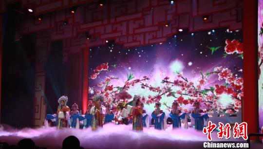 图为晚会录制现场。 钟欣 摄 图为晚会录制现场。 钟欣 摄
