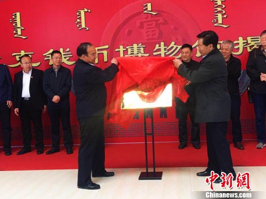 图为揭牌仪式现场。 张玮 摄 图为揭牌仪式现场。 张玮 摄