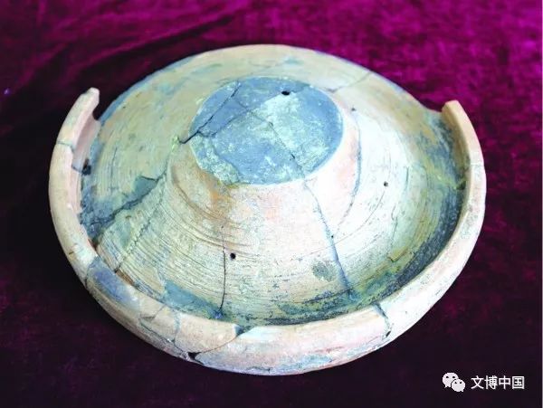 陶器 主要为生活用器,以泥质红陶为主,另有一定量的泥质灰陶,夹砂(夹