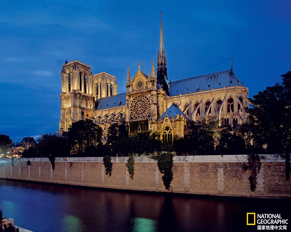 八百年的沧桑，回望巴黎圣母院的昔日风景