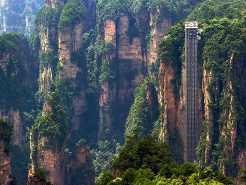 武陵源风景名胜区的百龙天梯被载入了吉尼斯世界纪录