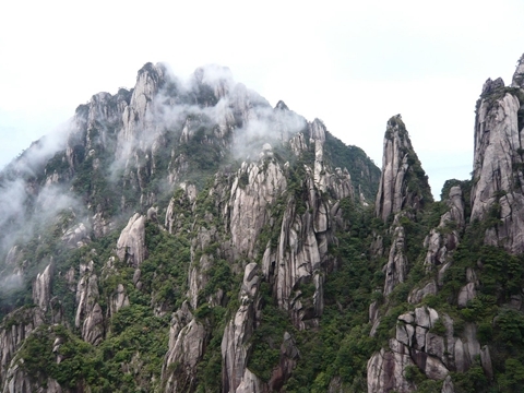 三清山有着奇特的花岗岩峰林微地貌景观