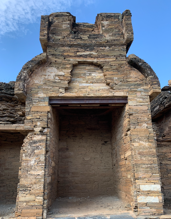马尔丹地区Takht-i-Bahi佛塔的佛龛
