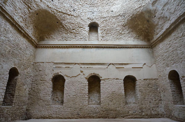 阿尔达希尔宫主厅，穹顶下的内拱角及壁龛装饰