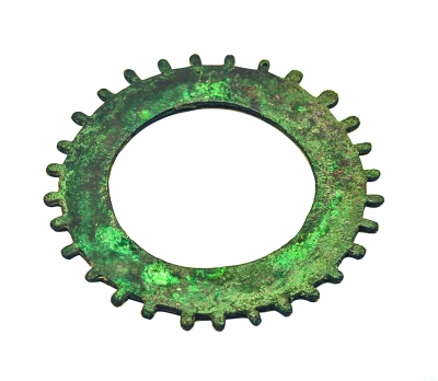 陶寺遗址出土的铜齿轮形器。资料照片