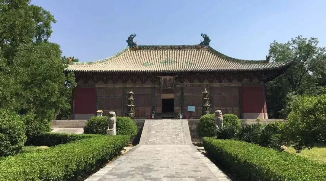 永乐宫现址位于芮城县城北五华里的龙泉村附近