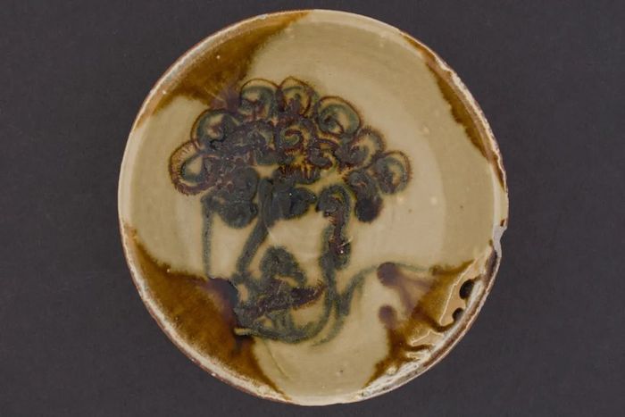 唐·长沙窑青釉褐绿彩胡人头像纹碗 新加坡亚洲文明博物馆藏