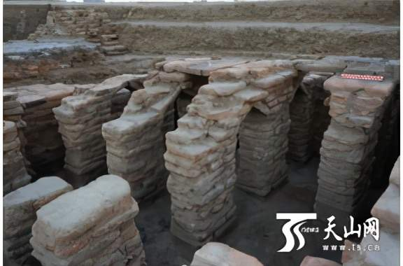 唐朝墩故城浴场遗址下层西侧支撑柱结构。