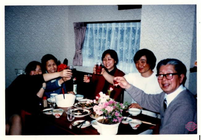 常书鸿等初到日本时，1.常书鸿,右3.张绮曼,右4.李承仙,另外两位是日本东京艺术学部办公室人员。