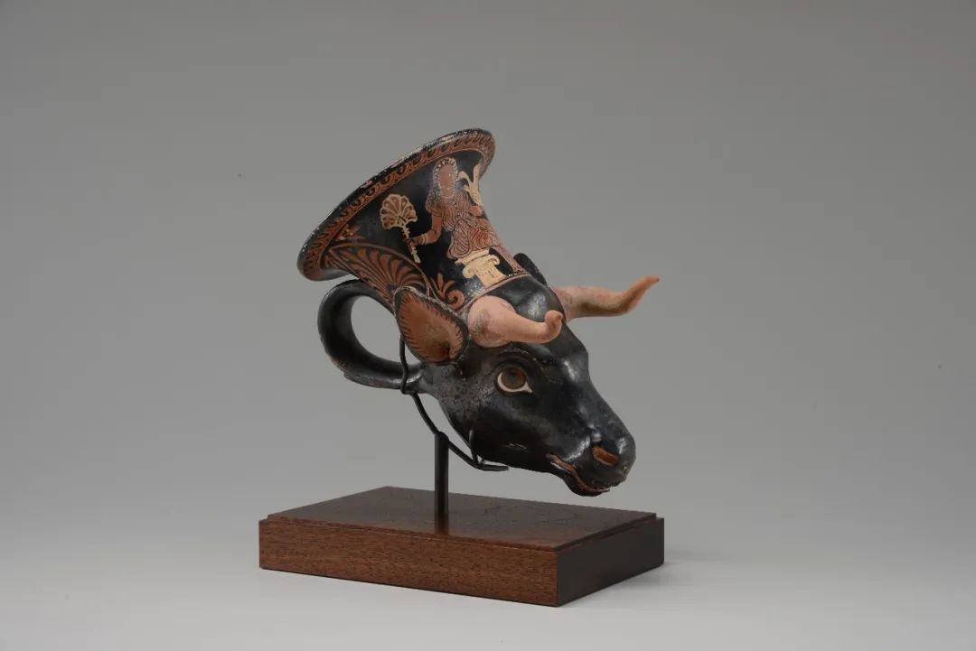 牛头形红彩陶酒壶 公元前4世纪 平山郁夫丝绸之路美术馆藏