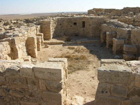 乌姆赖萨斯考古遗址位于利比亚科姆斯地区的莱卜达河出海口