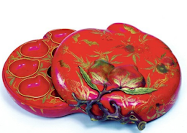 红漆描金桃式食盒