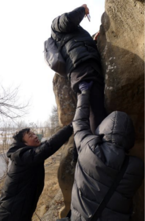 搭人梯，看窟形