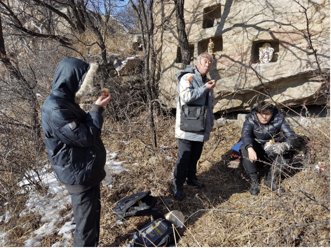 陀罗山顶的简易午餐