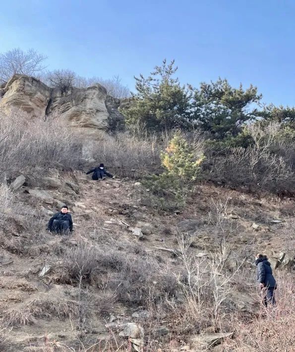 调查王凤石窟后下山