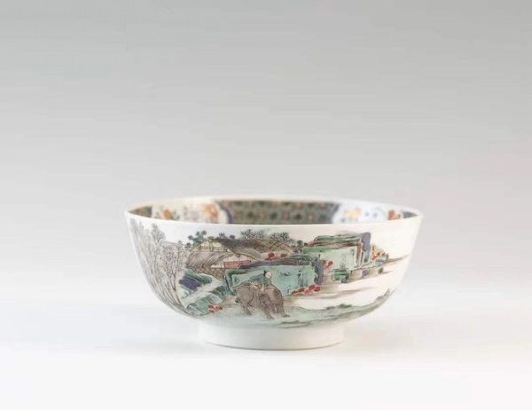 清康熙景德镇窑五彩耕织图碗,清康熙(1662-1722),高8.1厘米,口径18.6厘米,底径9.1厘米,上海博物馆藏