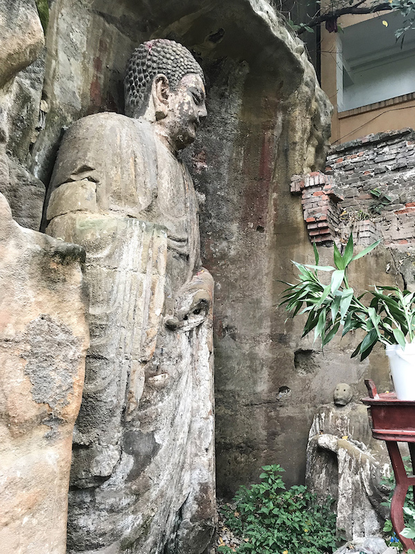 内江东林寺拈花佛龛