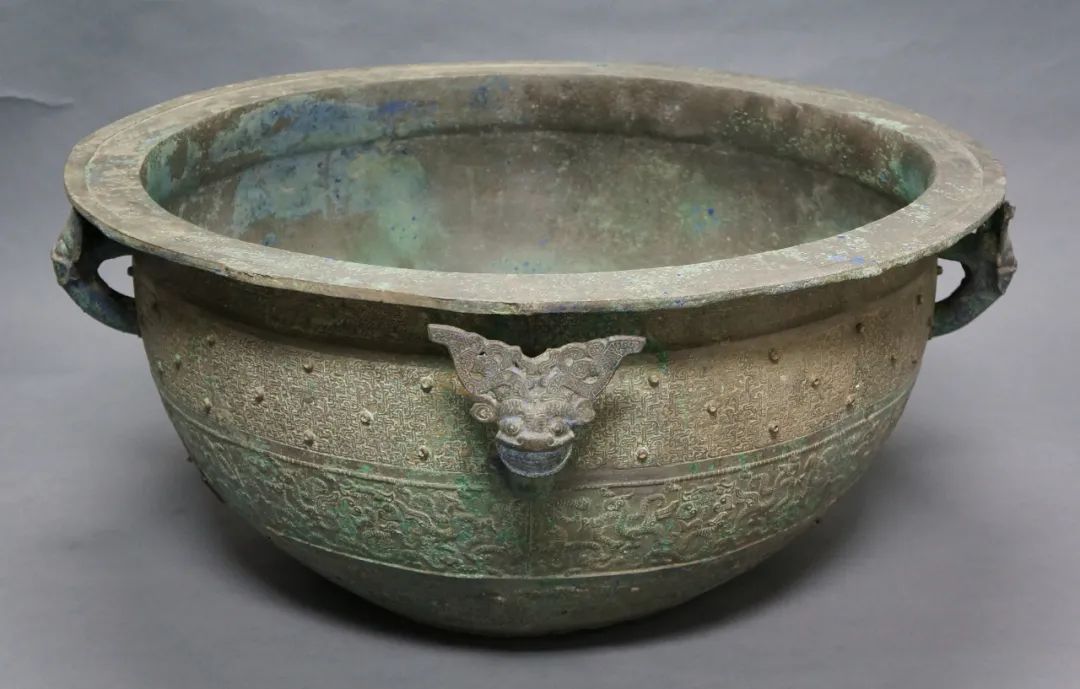 春秋交龙纹鑑修复后