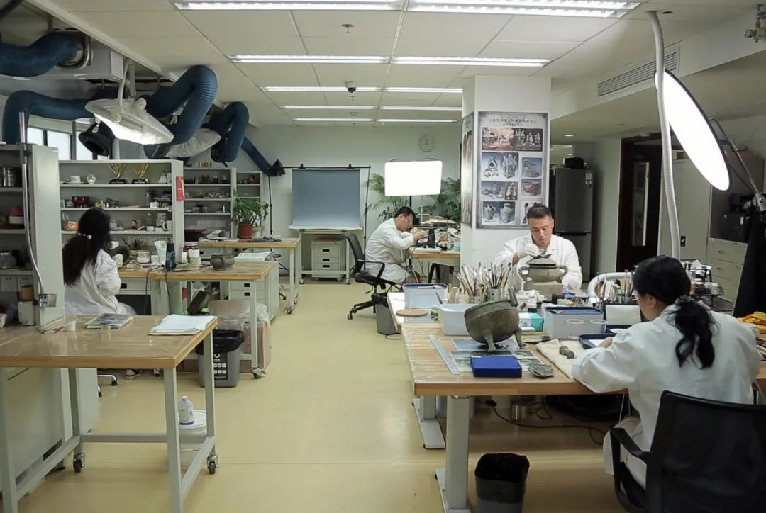 上海博物馆青铜器修复与复制团队