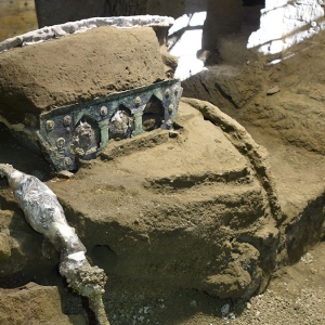 2,000-year-old chariot unearthed at Pompeii