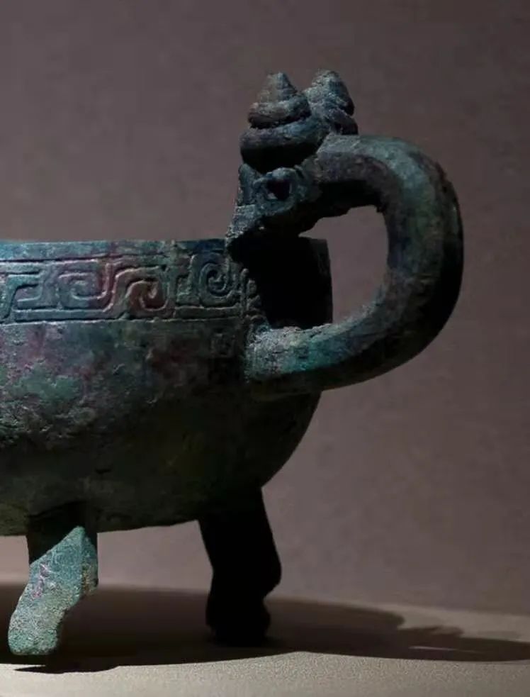 窃曲纹匜（局部）